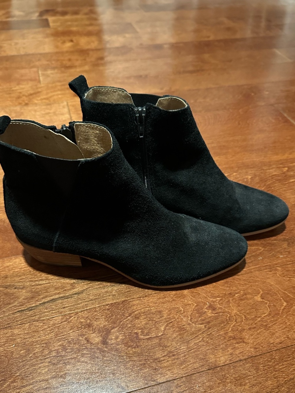 Women's Black Suede Ankle Booties Side Zip Low Stacked Heel Almond Toe size 8